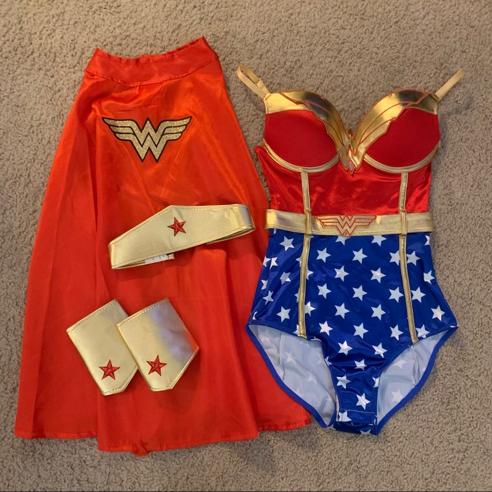 EUC Wonder Woman Costume, DC Comics Original!